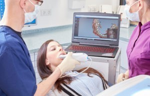 Der Zahnarzt in Bremen arbeitet mit moderner Technik.