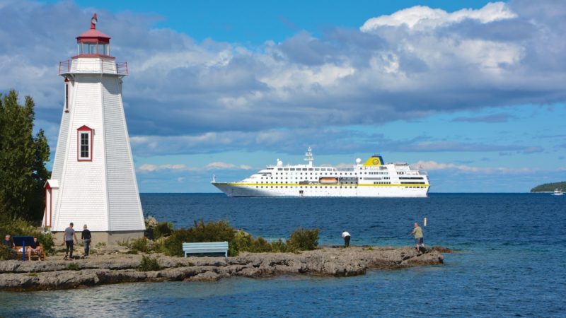 Günstige Schiffsreisen Bremen: Mit der MS Hamburg von Plantours Kreuzfahrten kann man die Großen Seen Kanadas entdecken.