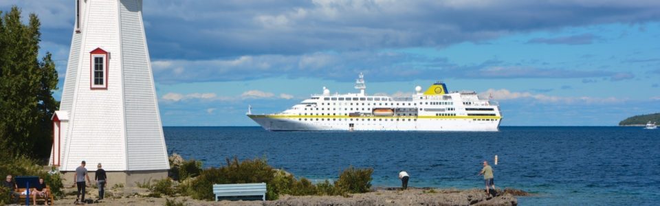 Günstige Schiffsreisen Bremen: Mit der MS Hamburg von Plantours Kreuzfahrten kann man die Großen Seen Kanadas entdecken.