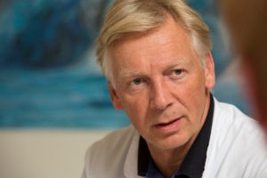 Darmkrebsbehandlung Chefarzt Professor Stephan M. Freys