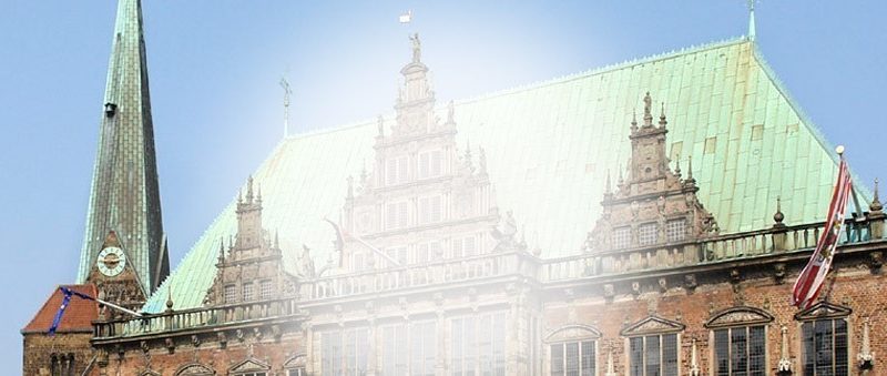 Grauer Star Bremen: Vernebelte Sicht auf das Bremer Rathaus durch eine Linsentrübung.