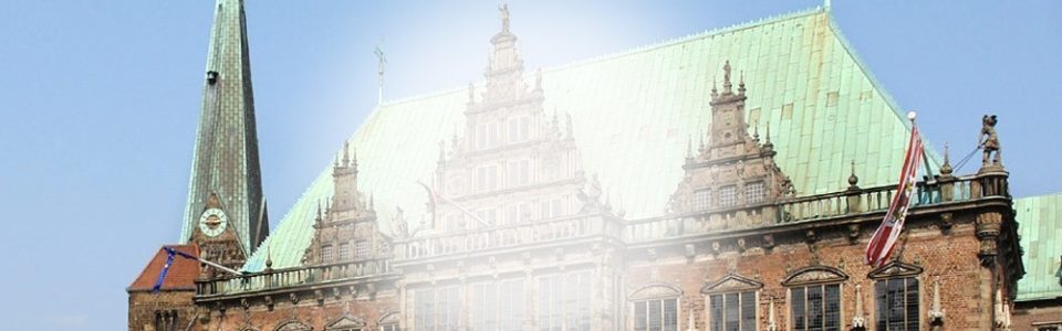 Grauer Star Bremen: Vernebelte Sicht auf das Bremer Rathaus durch eine Linsentrübung.