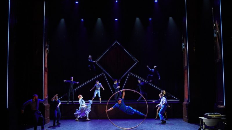 Zirkus Bremen Akrobatik im Cirque Eloize