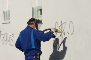 Graffiti entfernen – Hochdruckreiniger