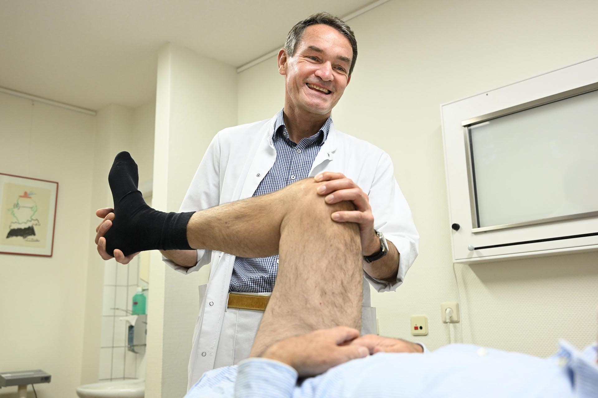 Schmerzen im Knie: Professor Michael Bohnsack ist Experte für künstliche Kniegelenke