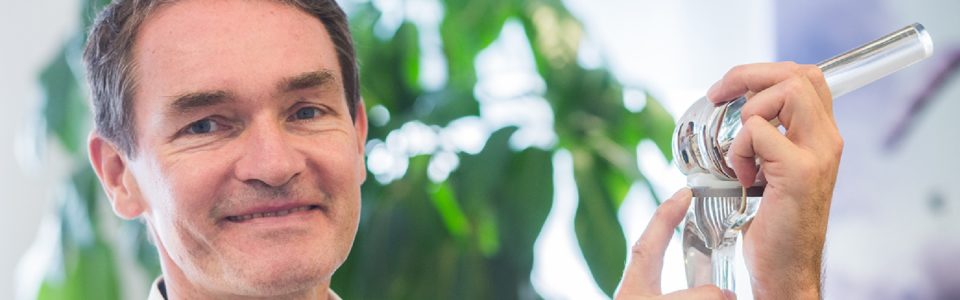 Schmerzen im Knie: Professor Michael Bohnsack ist Experte für künstliche Kniegelenke.